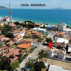 https://resid-villa-verao-casa-amarela-a-70-metros-da-praia.santa-catarina-brasil.com